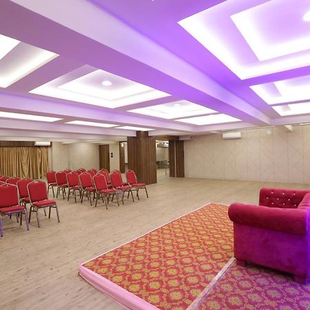 Hotel Privya Rooms And Banquet Surat Luaran gambar