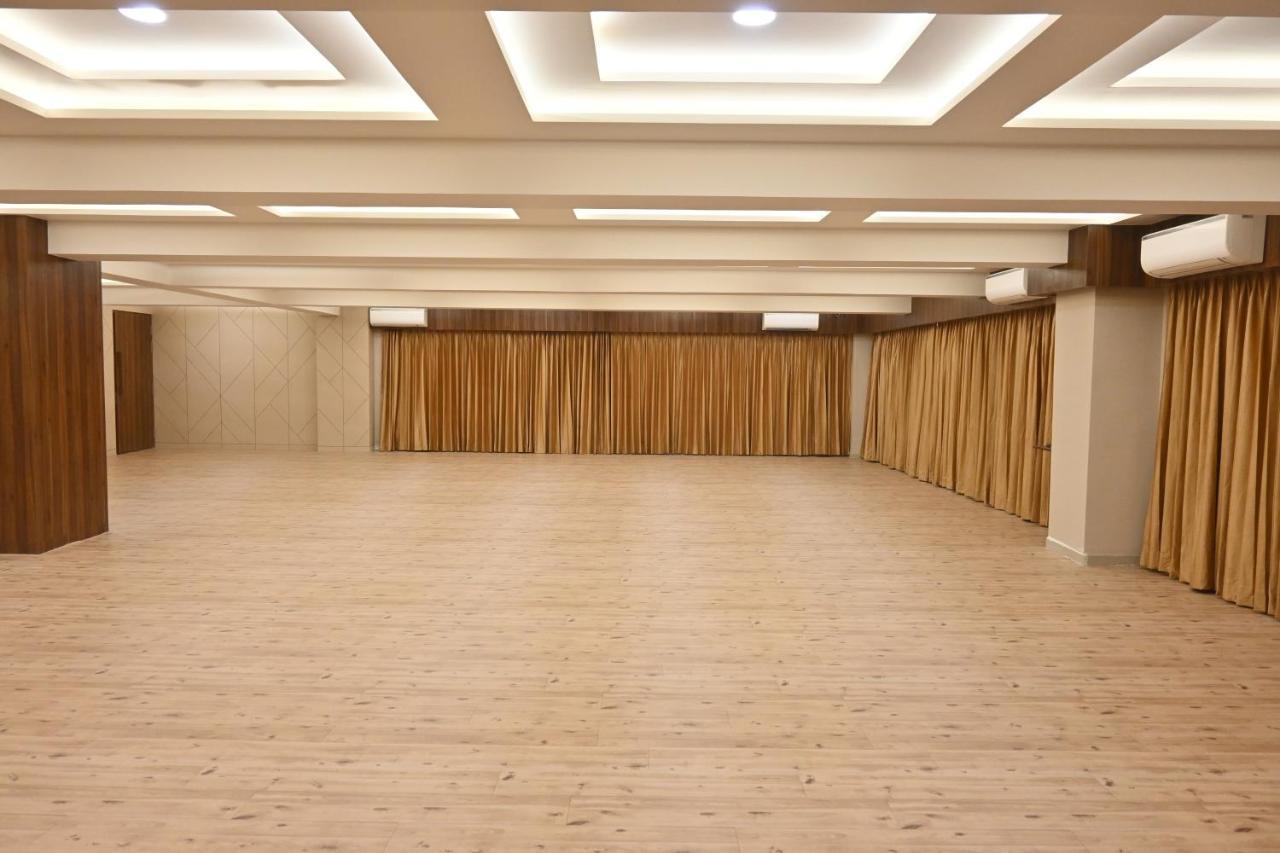 Hotel Privya Rooms And Banquet Surat Luaran gambar