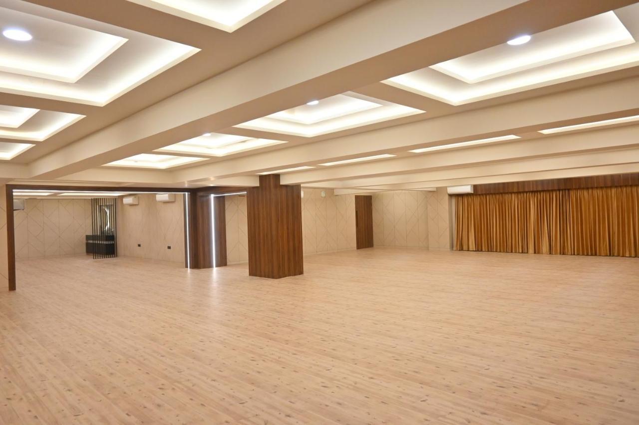 Hotel Privya Rooms And Banquet Surat Luaran gambar