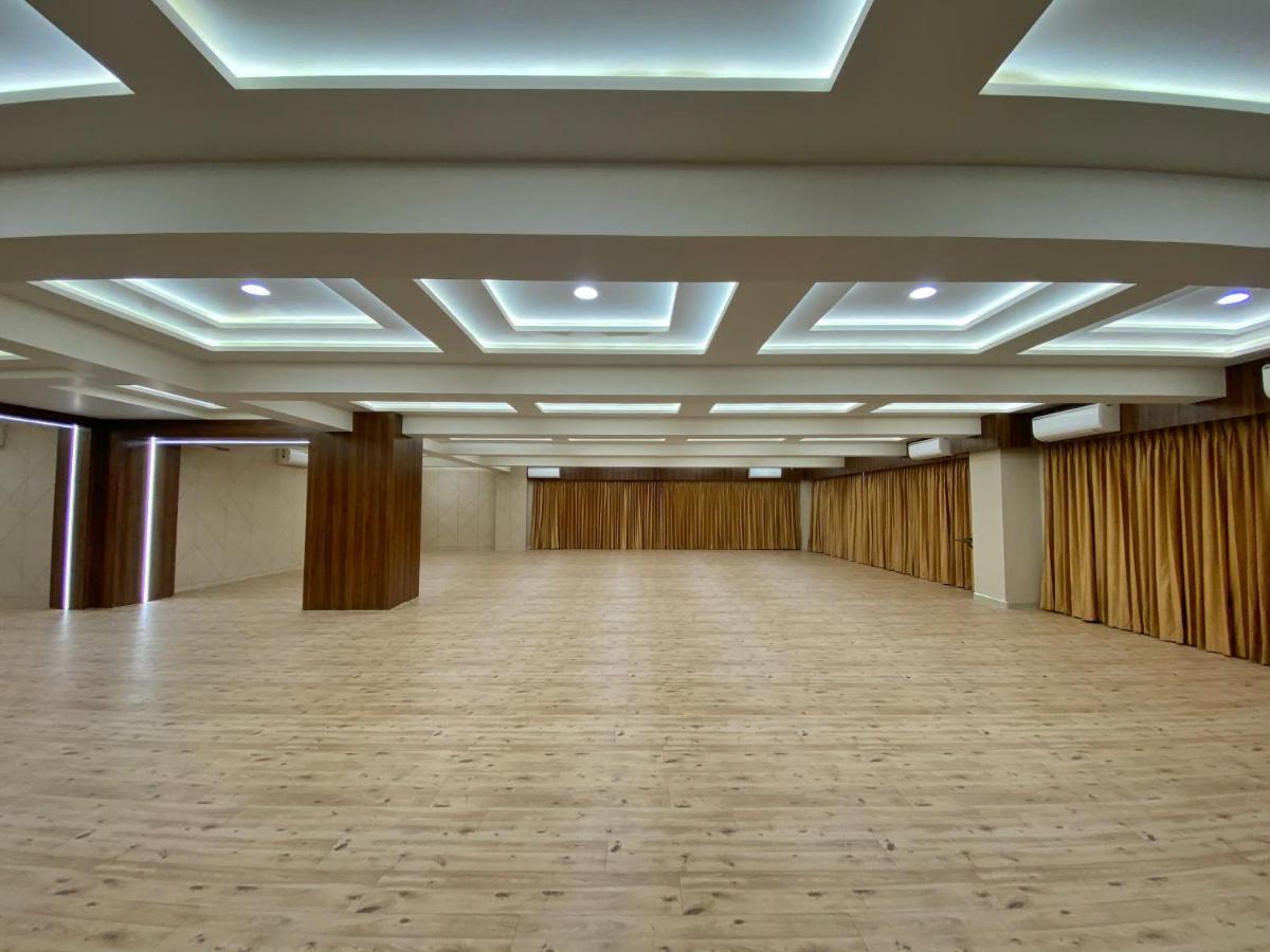 Hotel Privya Rooms And Banquet Surat Luaran gambar