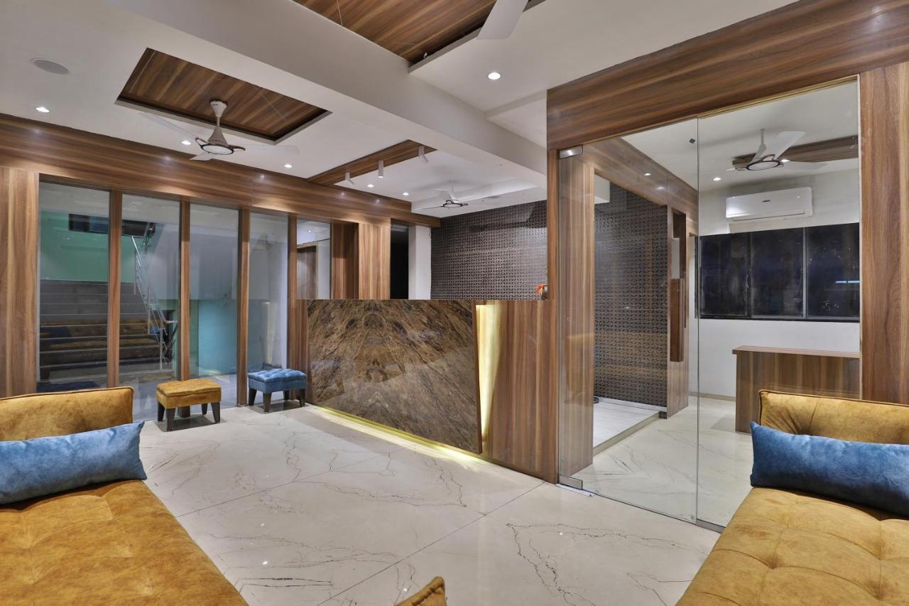 Hotel Privya Rooms And Banquet Surat Luaran gambar