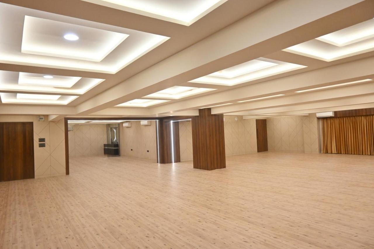 Hotel Privya Rooms And Banquet Surat Luaran gambar