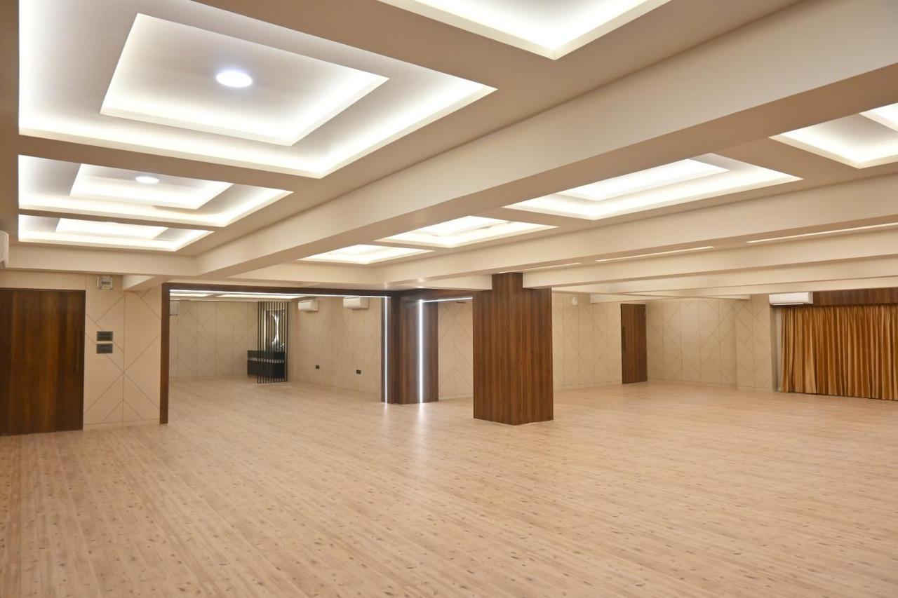 Hotel Privya Rooms And Banquet Surat Luaran gambar