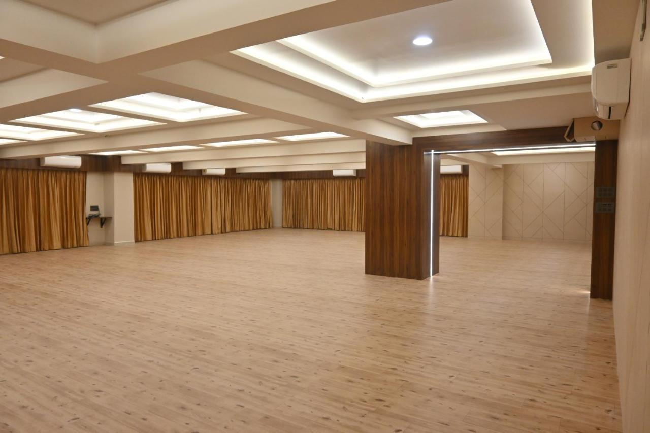 Hotel Privya Rooms And Banquet Surat Luaran gambar