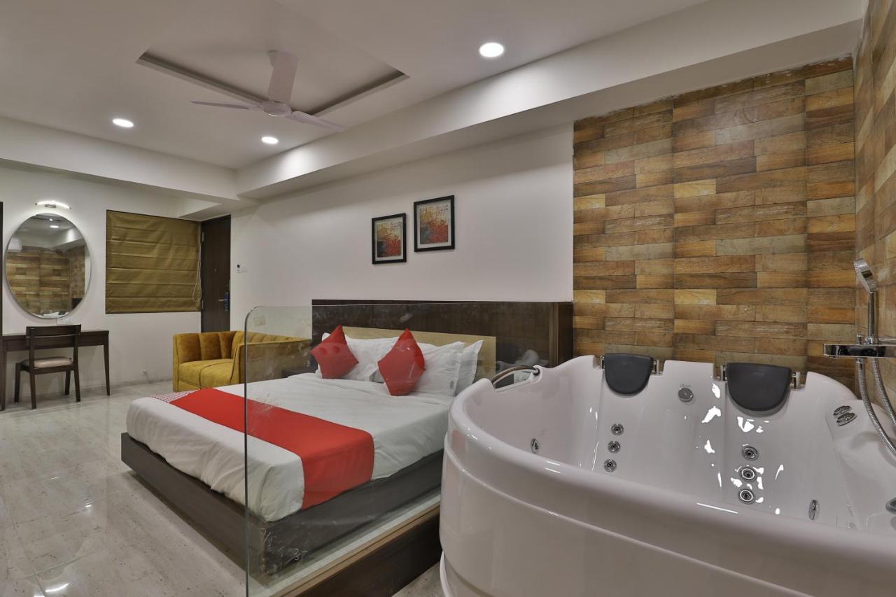 Hotel Privya Rooms And Banquet Surat Luaran gambar