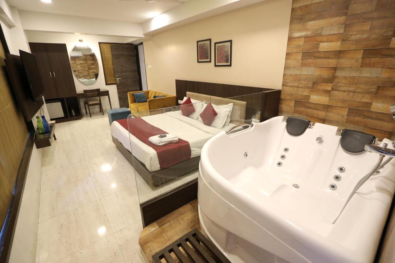 Hotel Privya Rooms And Banquet Surat Luaran gambar