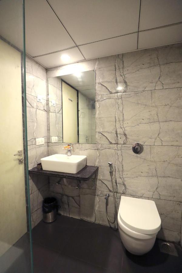 Hotel Privya Rooms And Banquet Surat Luaran gambar