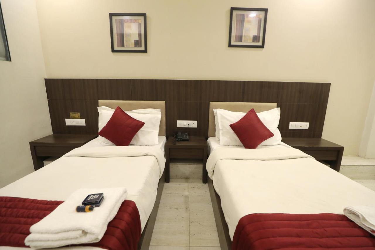 Hotel Privya Rooms And Banquet Surat Luaran gambar