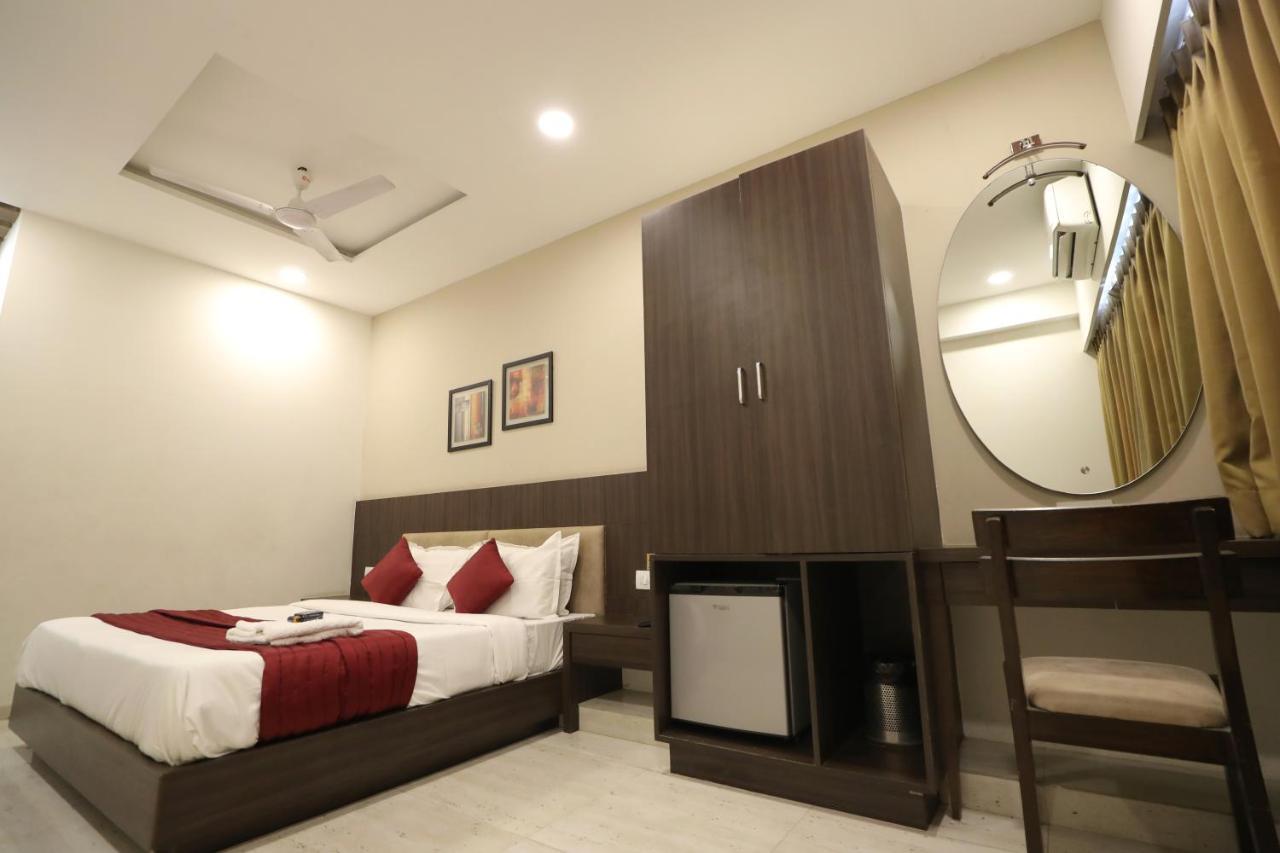 Hotel Privya Rooms And Banquet Surat Luaran gambar