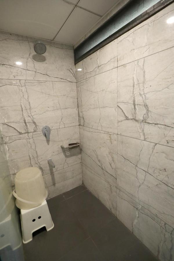 Hotel Privya Rooms And Banquet Surat Luaran gambar