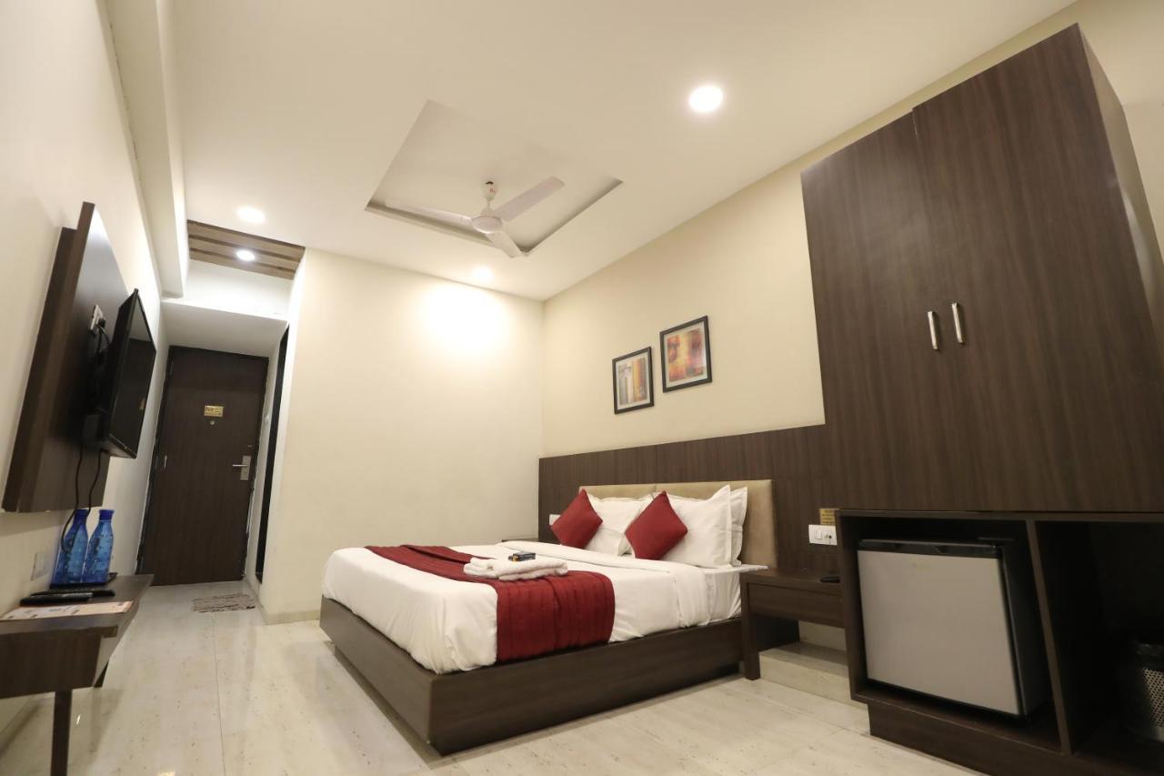 Hotel Privya Rooms And Banquet Surat Luaran gambar