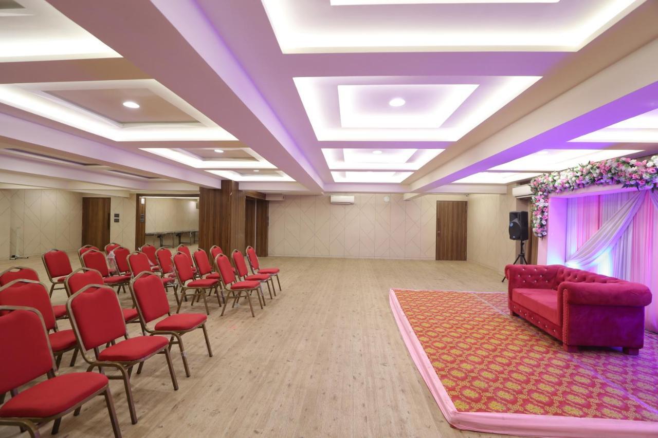 Hotel Privya Rooms And Banquet Surat Luaran gambar